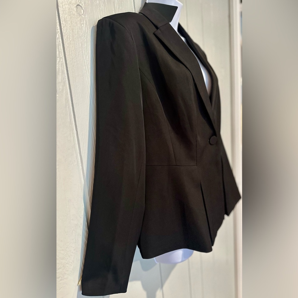 NWT. Women's Black Blazer - Picture 6 of 7